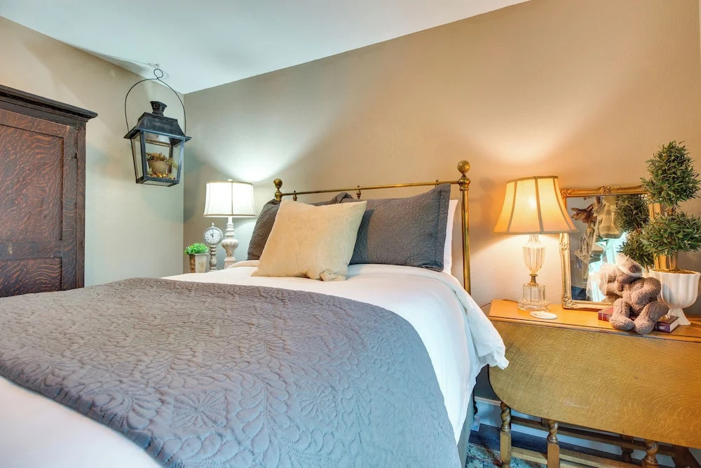 Updated Cotter Cottage: Walk to White River!