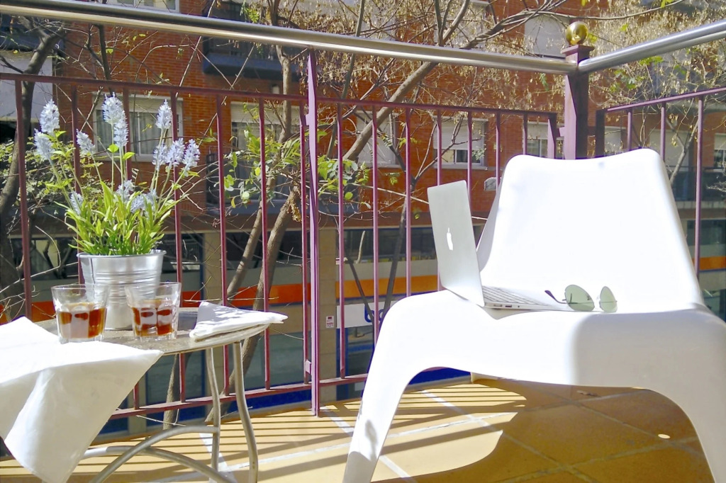 Family friendly 2BR Terrace quiet street - Neo