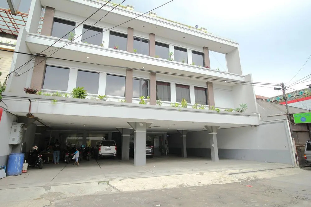 Airy Cicendo H Akbar 12 Bandung