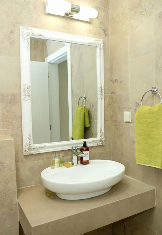 FM Luxury 2-BDR Apartment - Exclusive
