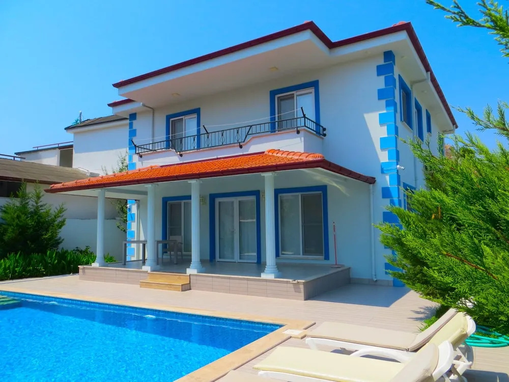 Dalyandreams Villa Sleeps12-pool-wifi-ac-parking