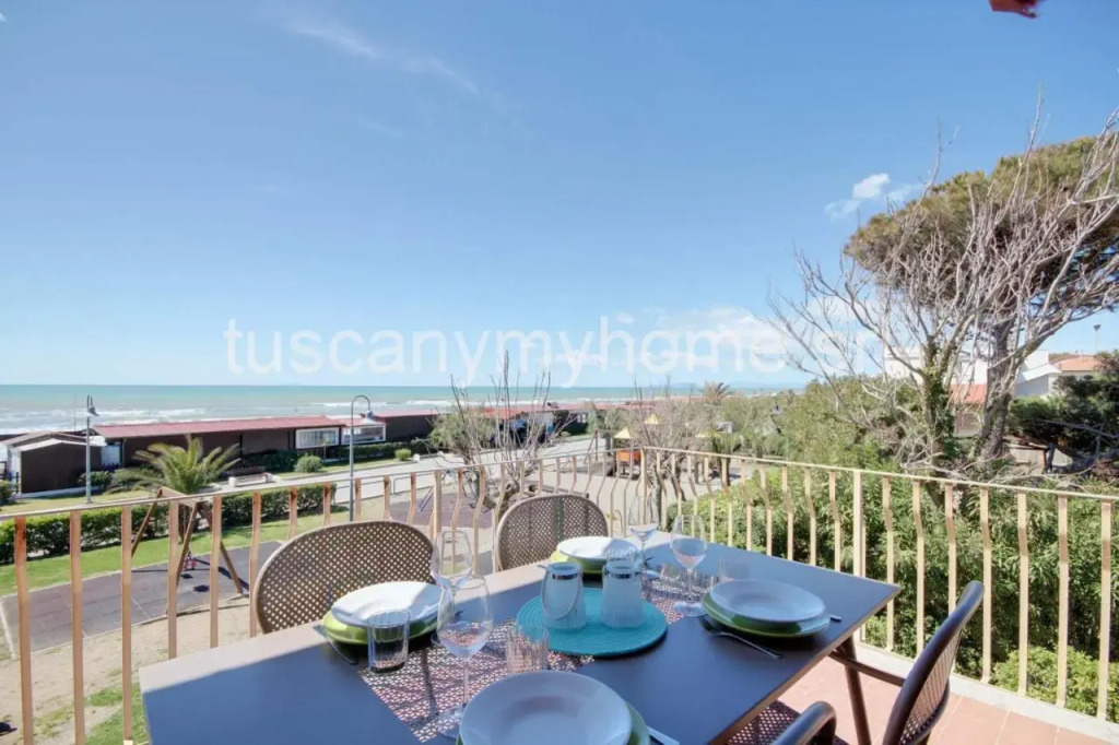 VELA terrazza sul mare con 2 camere e parcheggio