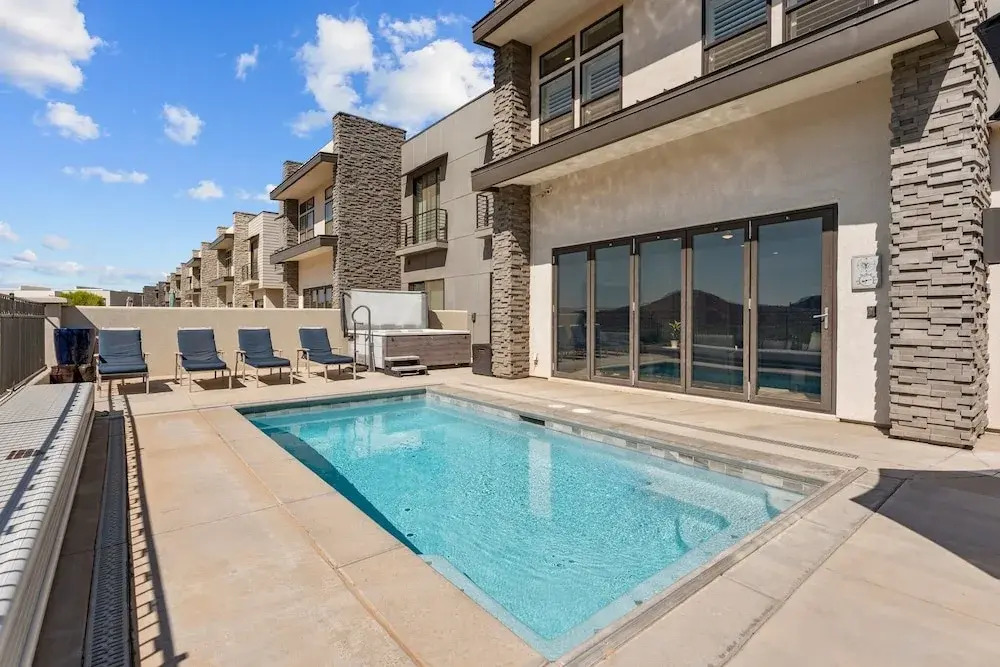 Coral Rock Vista 8 Bedroom Townhouse