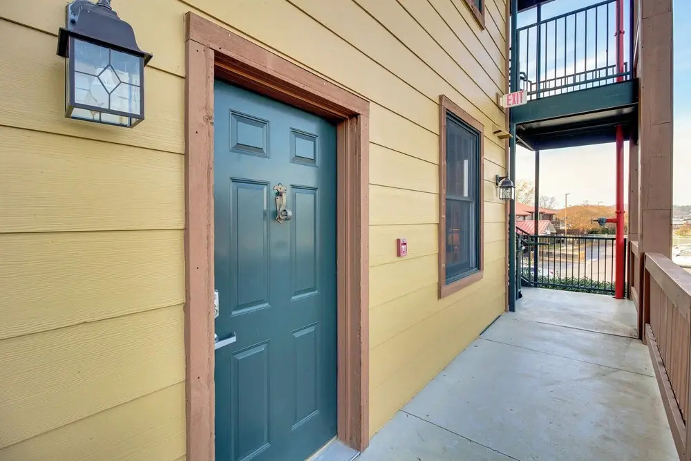Lakefront Condo 3 Mi to Historic Guntersville!