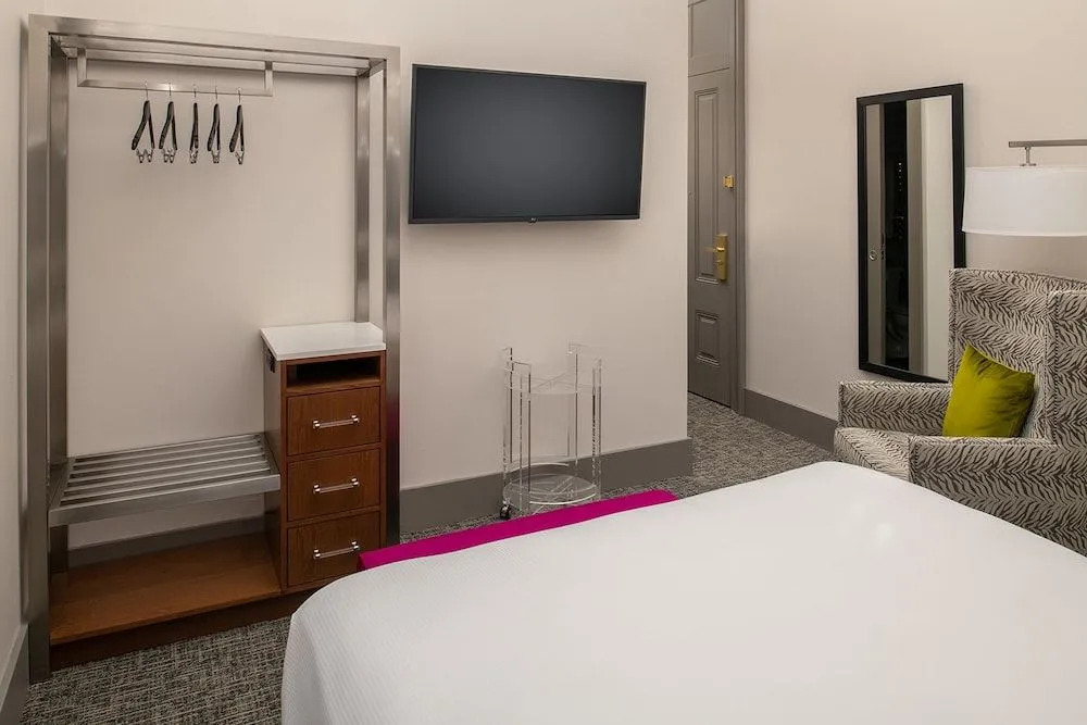 Harlow Hotel