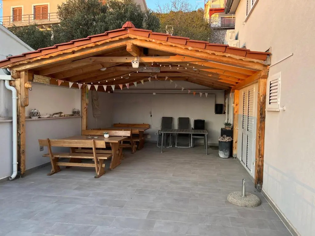 Villa Pina Tisno Apartment Luca 4-6 Pers