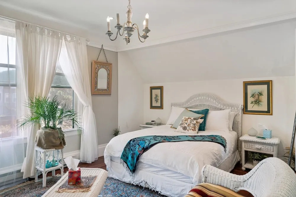 San Francisco Retreat Just Steps From Golden Gate Park And Ocean Beach! 3 Bedroom Home by RedAwning