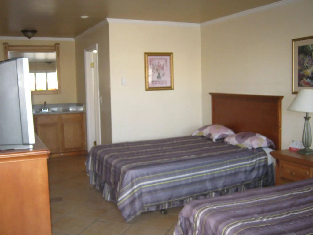 The Shores Inn