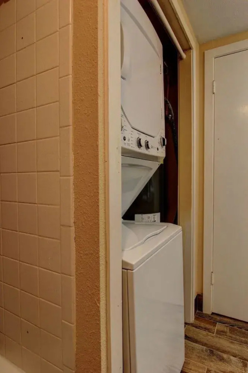 Channelview 208