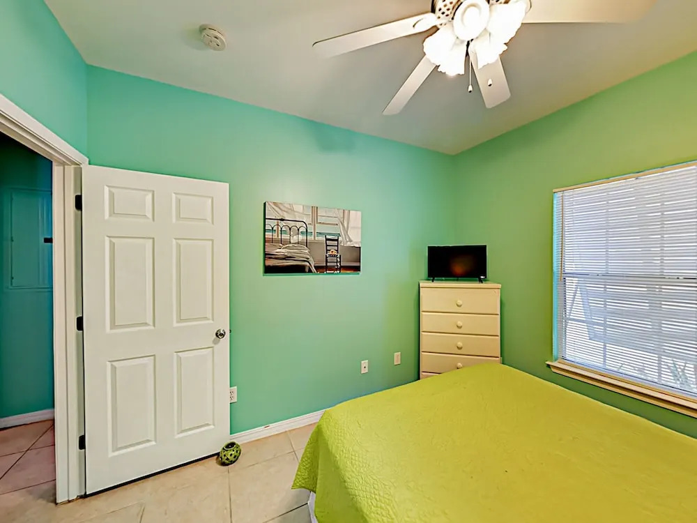 Coastal Oasis Near Beach W/ Pool, Grill & Pond 3 Bedroom Condo