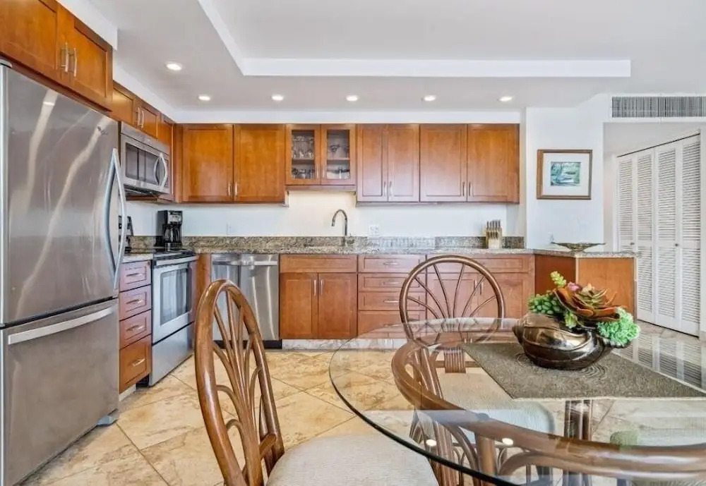 Kihei Beach, #406^ 1 Bedroom Condo by RedAwning