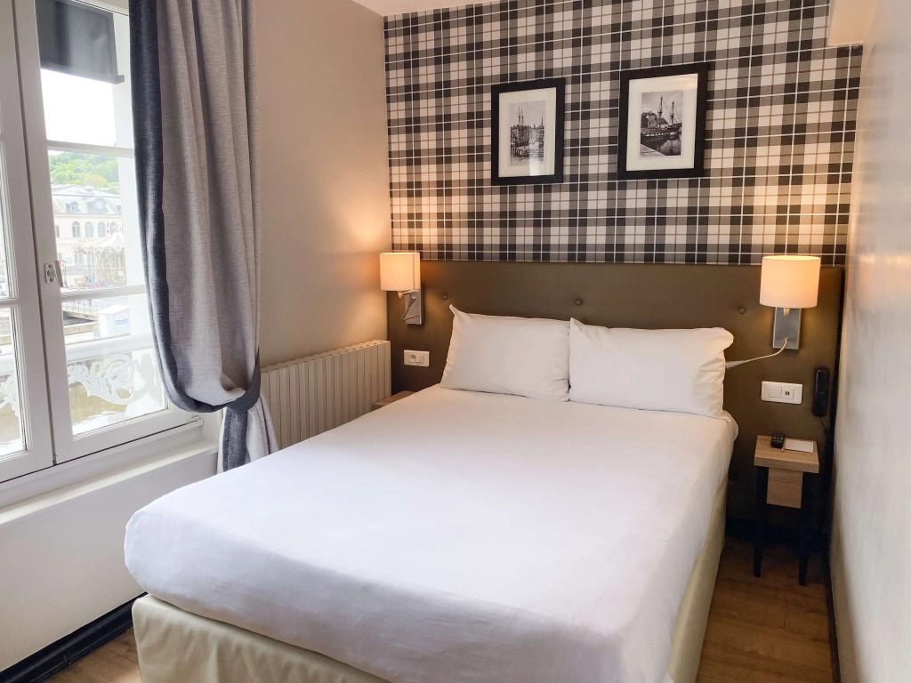 Best Western Le Cheval Blanc -Vue sur le port-plein centre ville