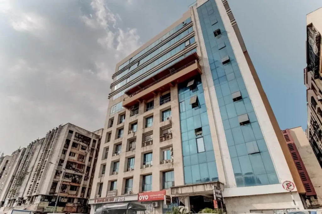 Hotel Pearl's BKC Inn- Near Trade Centre, Visa Consulate