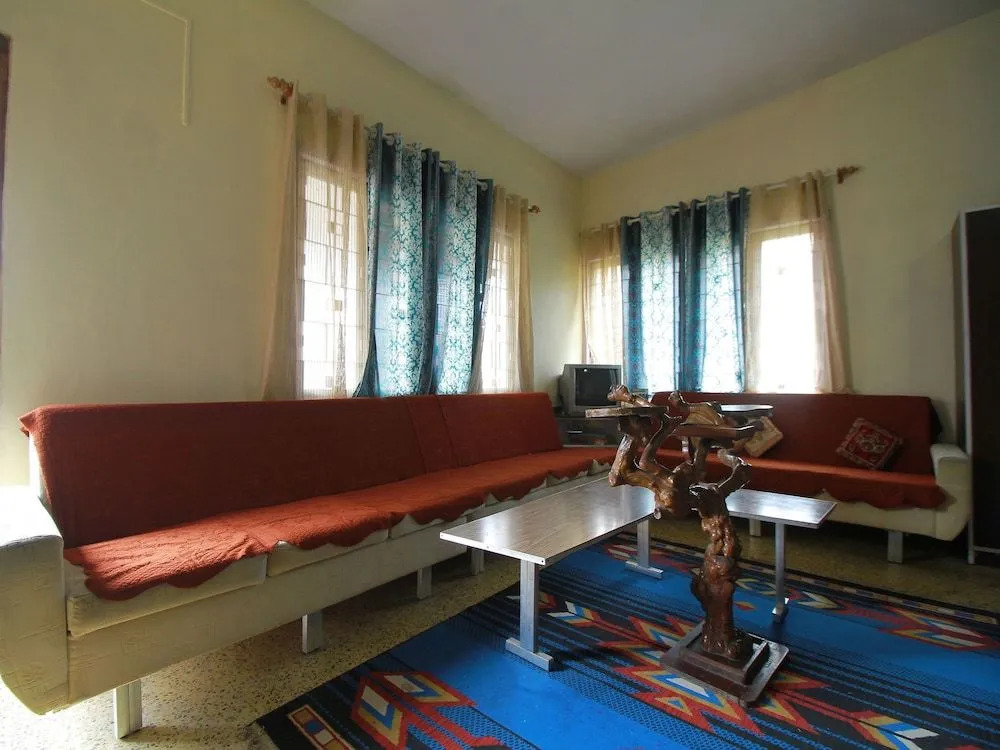 OYO 4303 Flora Home Stay
