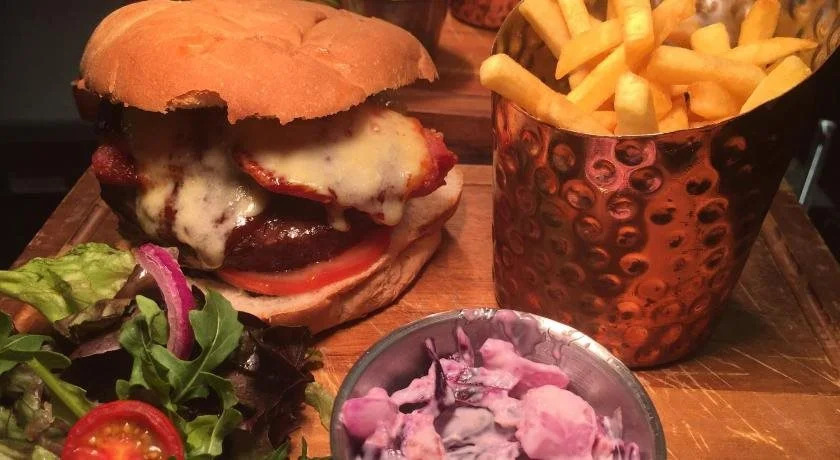 The White Lion Hotel with Free Parking, 1 Minute Walk to Yate Shopping Centre & Onsite Italian Restaurant