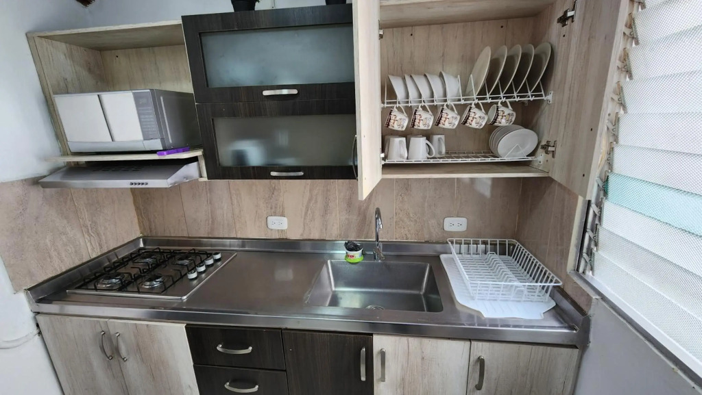 confortable apartamento en envigado muy central wifi de 300 megas
