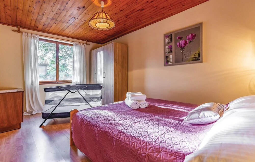 1 Bedroom Nice Home In Sisan