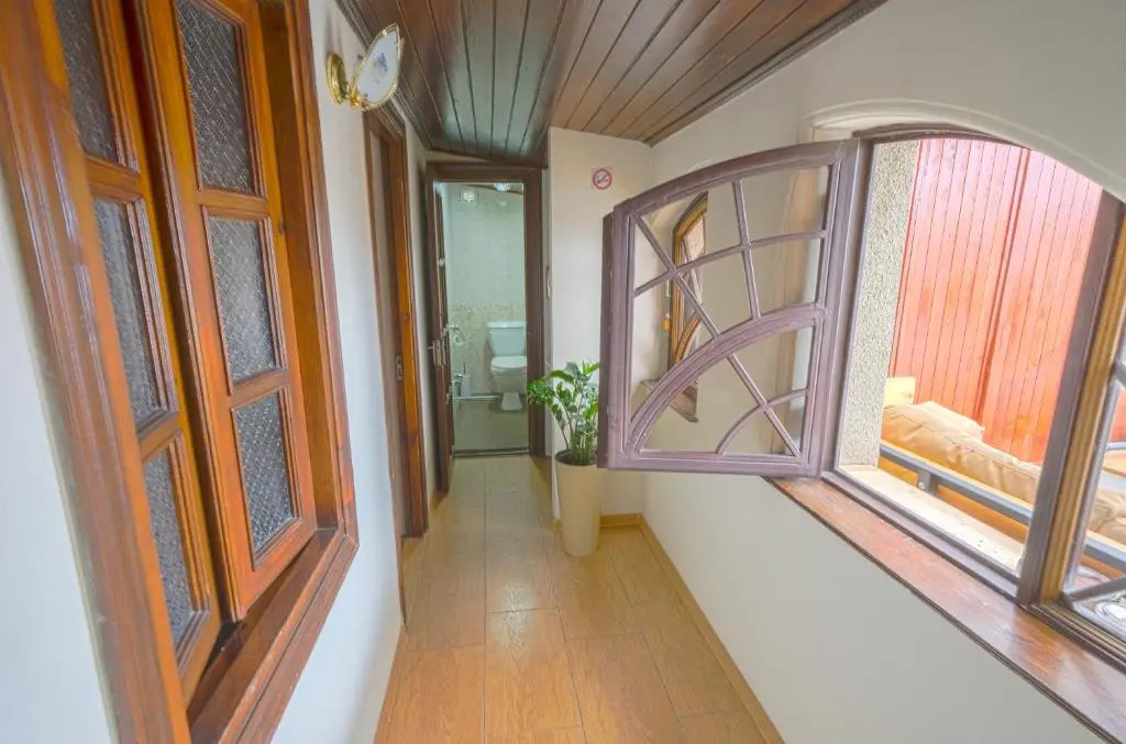 Envoy Hostel and Tours