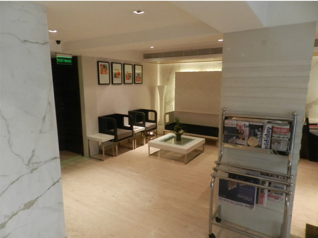 Hotel Bawa Continental Juhu Beach