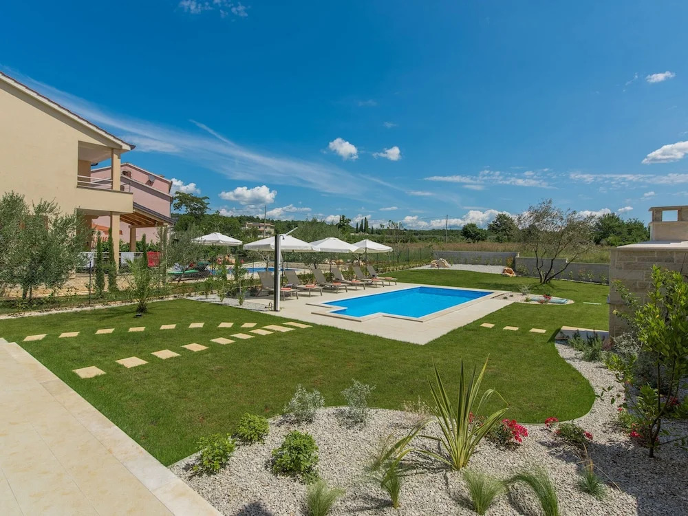 Villa With Private Pool in a Quiet Location With Garden and Grill