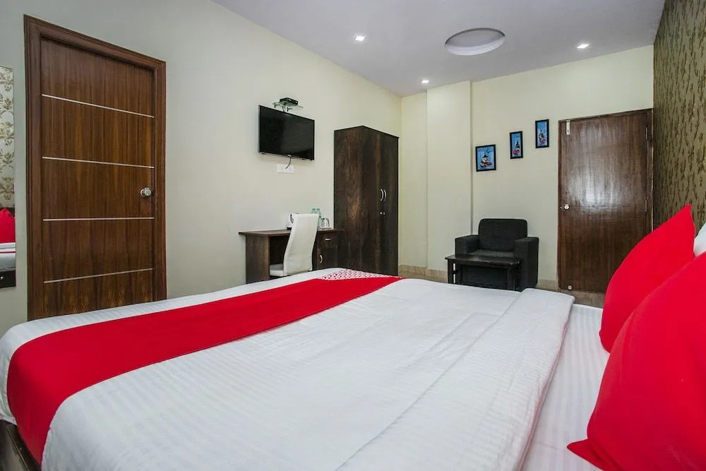 OYO 26963 Hotel Crystal Grandeur