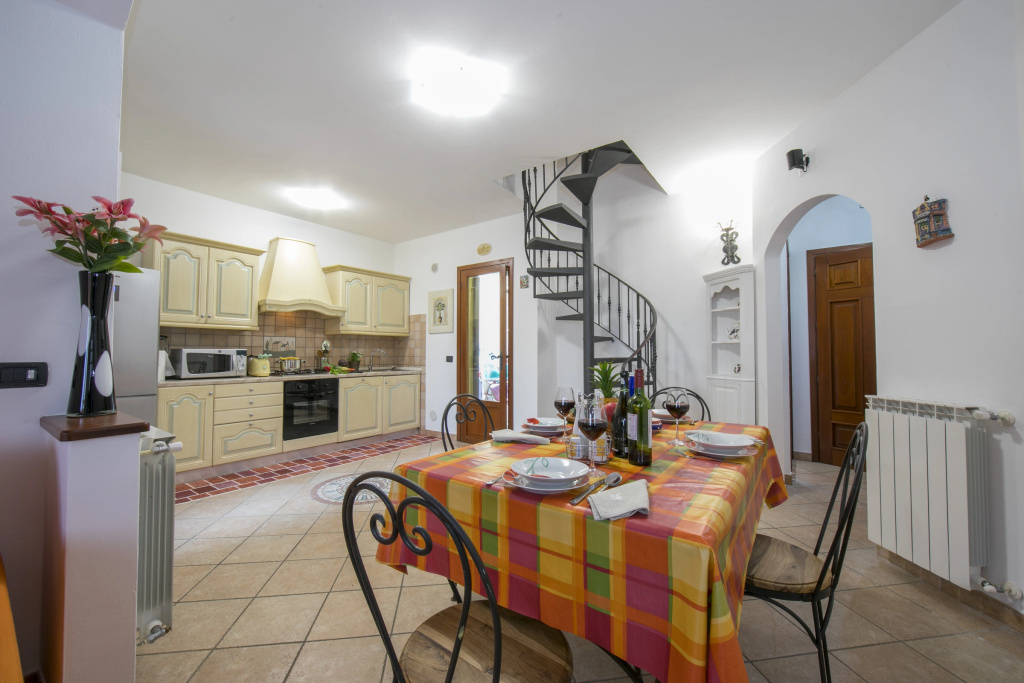 Villa Monte Enrico - With Pool & Jacuzzi - Happy Rentals