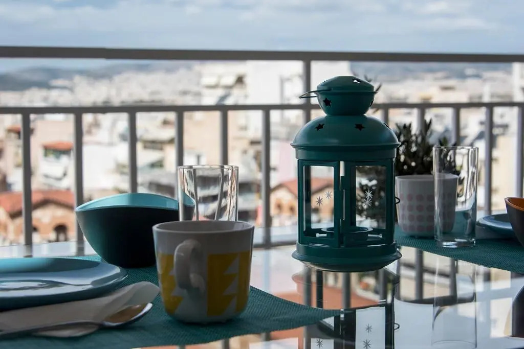 EL GRECO bright, airy penthouse in trendy Petralona