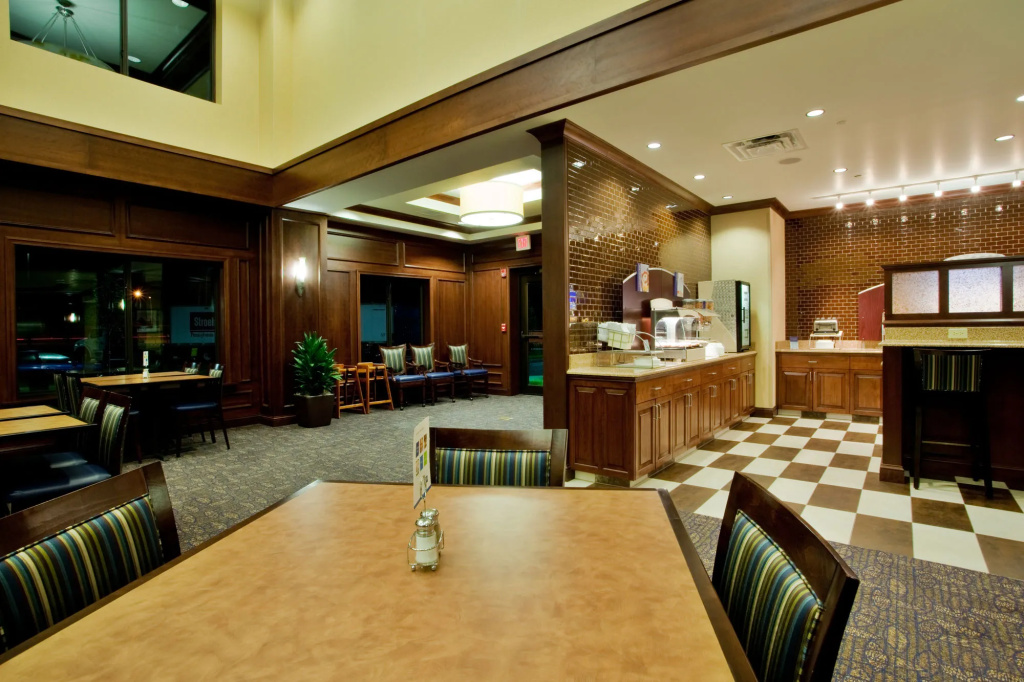 Holiday Inn Express & Suites Wilmington-Newark by IHG