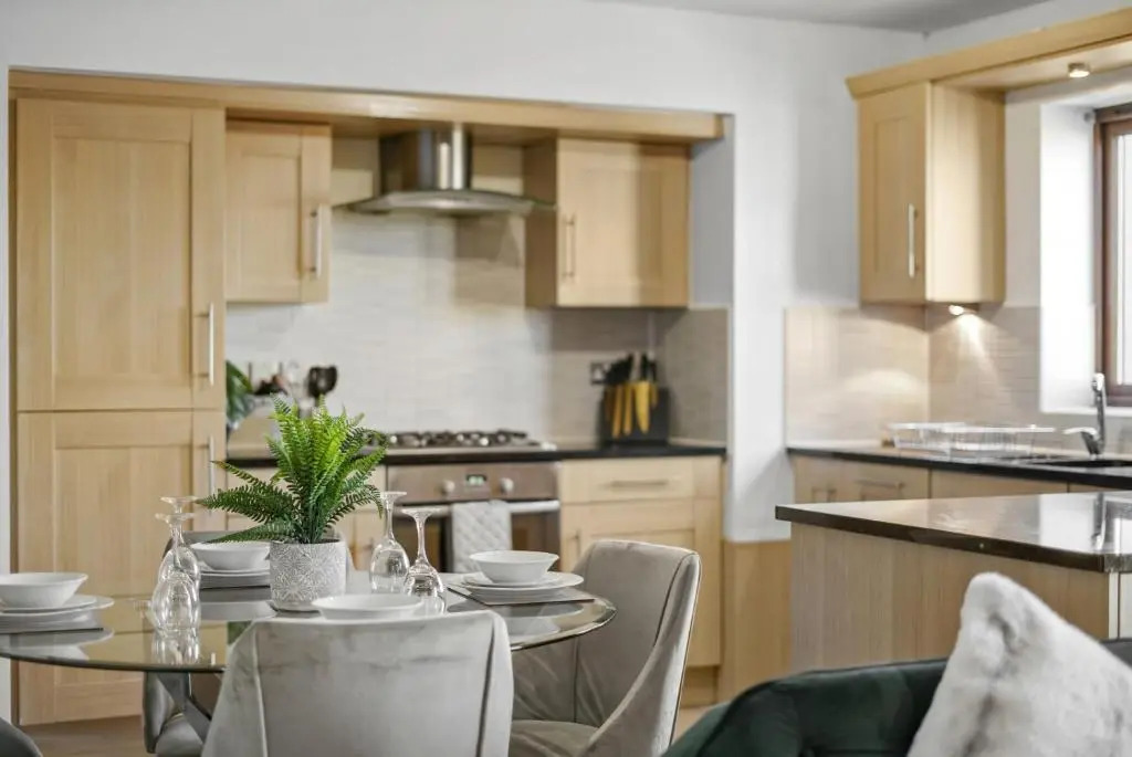 3 Bedroom, 2 Bathroom Apartment in Milton Keynes by HP Accommodation - Free WiFi & Parking