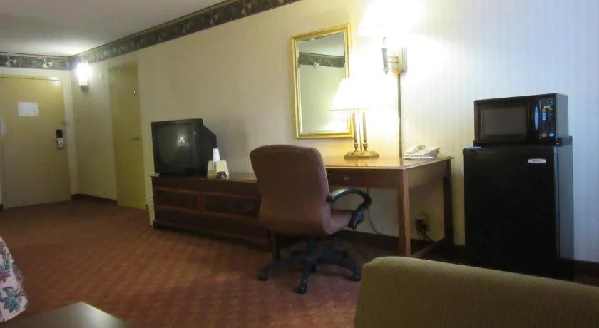 Governors Inn & Suites