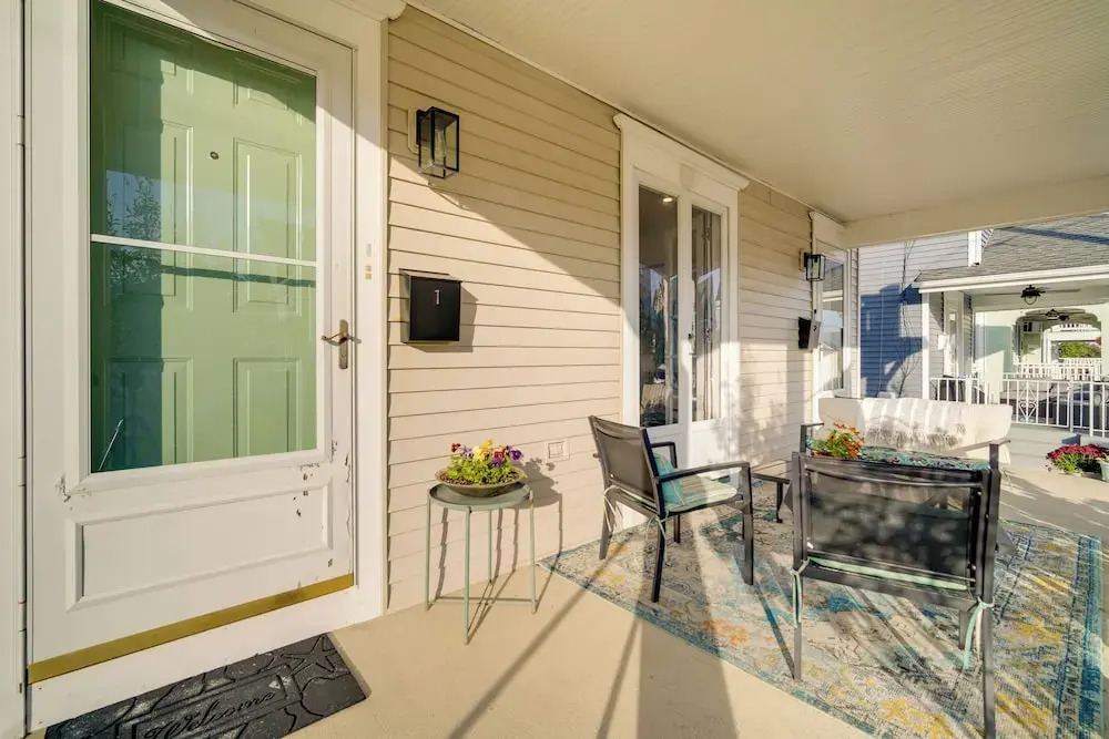 Walk to Beach: Dog-friendly Ventnor City Retreat!
