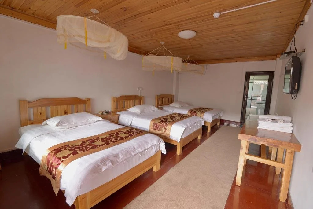 Yangshuo Dahuwai Camps Hotel