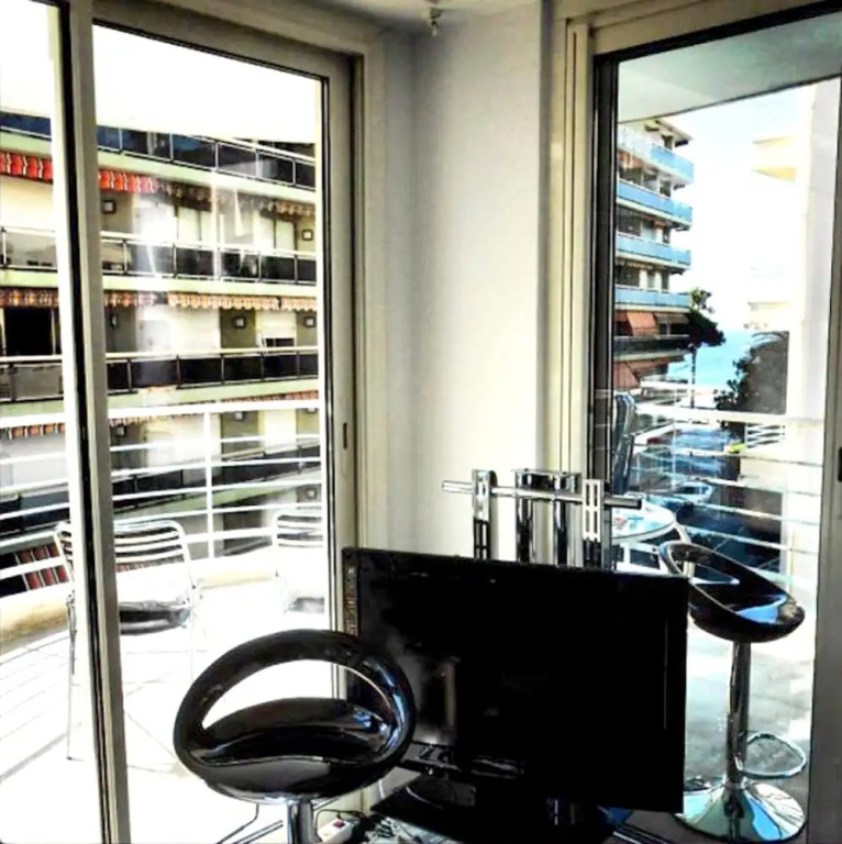 Apartment with One Bedroom in Juan Les Pins, with Wonderful Sea View, Furnished Terrace And Wifi - 50 M From the Beach