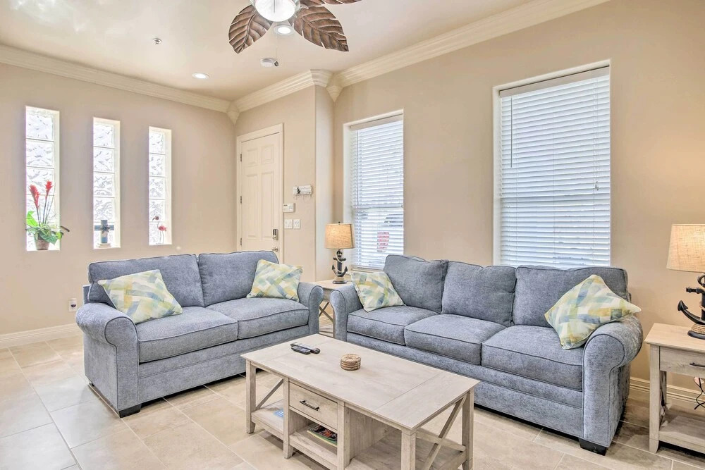 South Padre Island Condo - 200 Ft to Beach!