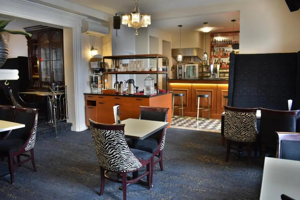 Hotel Manoir DAuteuil - Par Aneyro