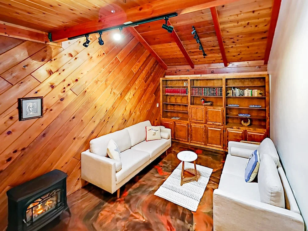 New Listing! 2-units W/ Hot Tubs, Walk To Beach! 4 Bedroom Townhouse
