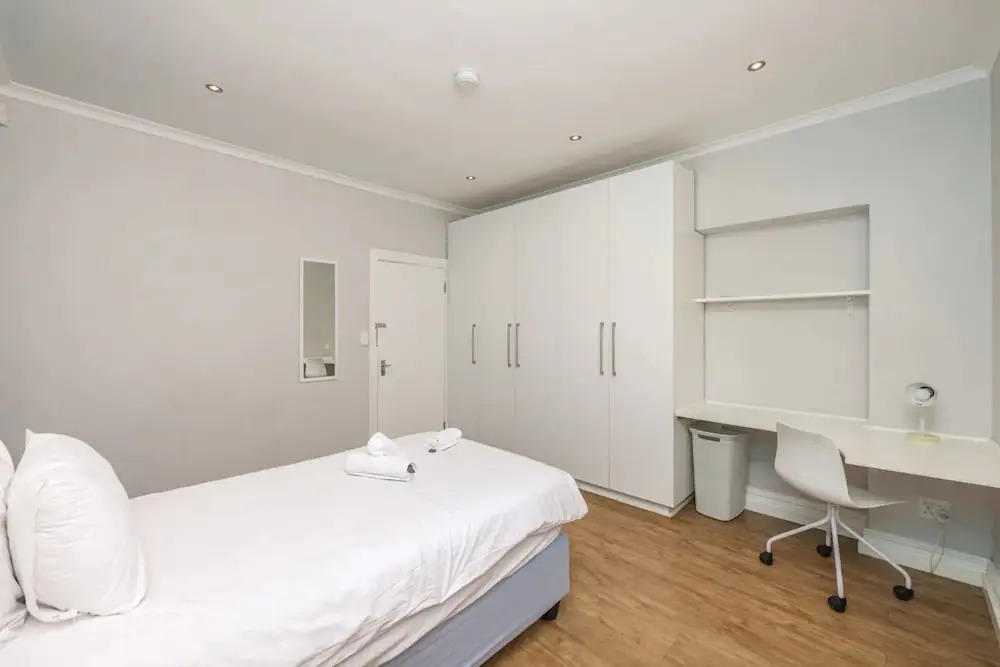 Contemporary 4 Bedroom Home
