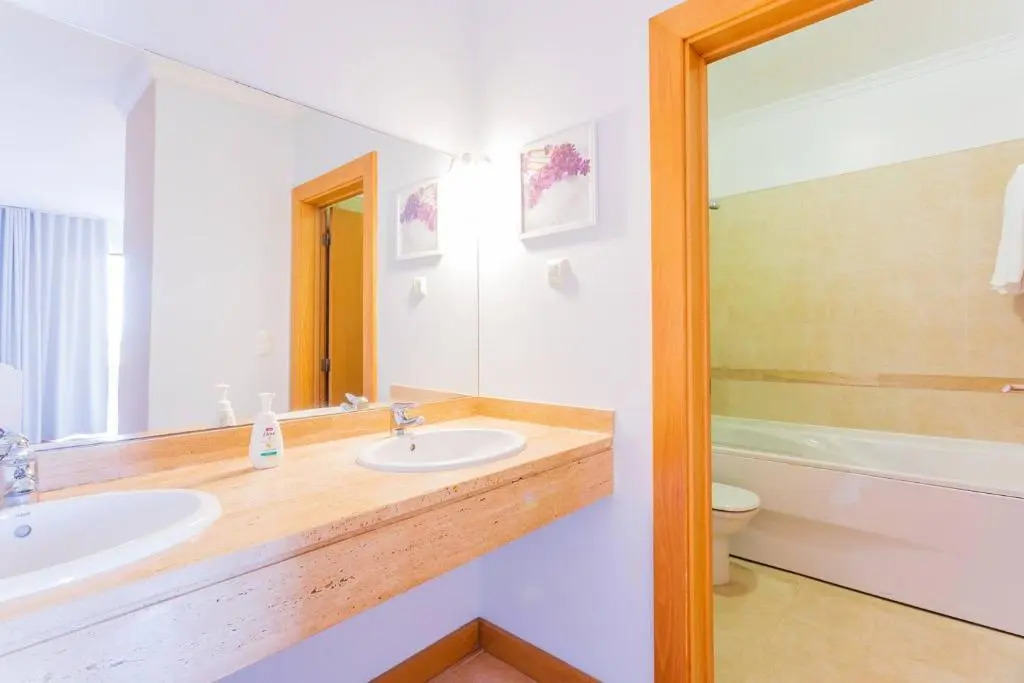 5 bedrooms in Privileged area with Ocean View