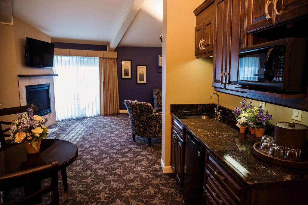 Lake Lawn Resort