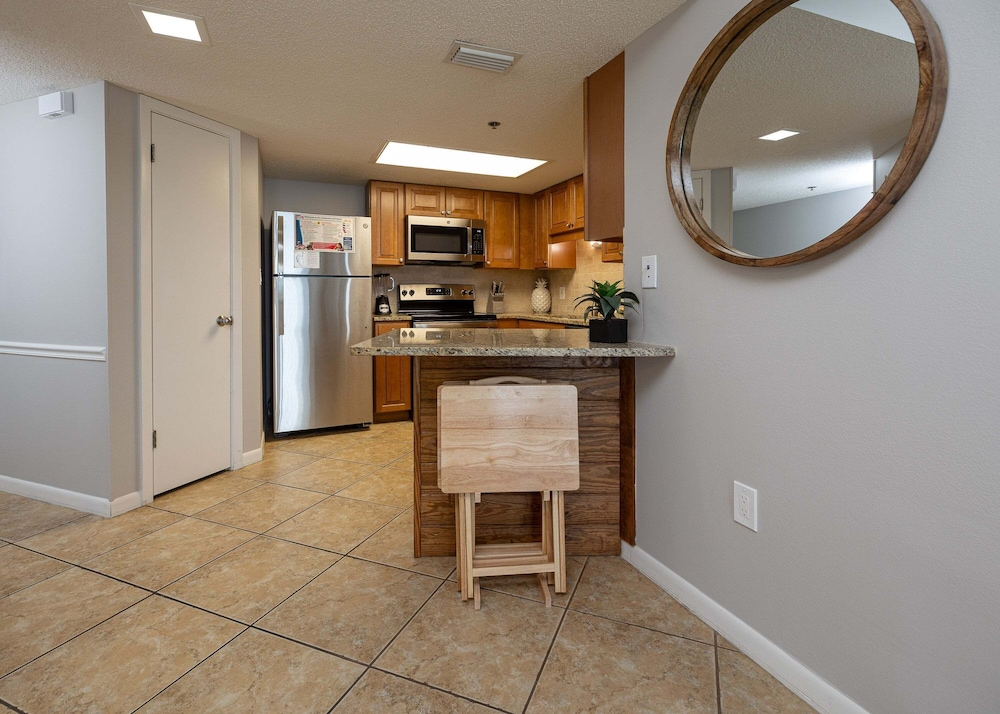 Phoenix V 810 2 Bedroom Condo