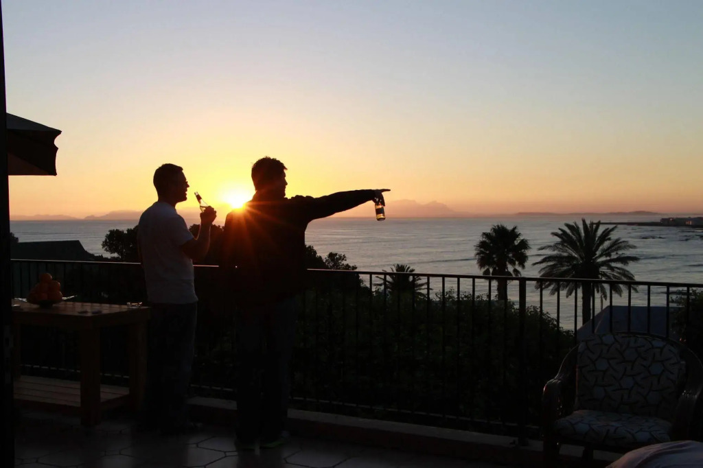 Die Braaihuis- sleeps 6, Large Veranda, Sea Views, Central and Fabulous