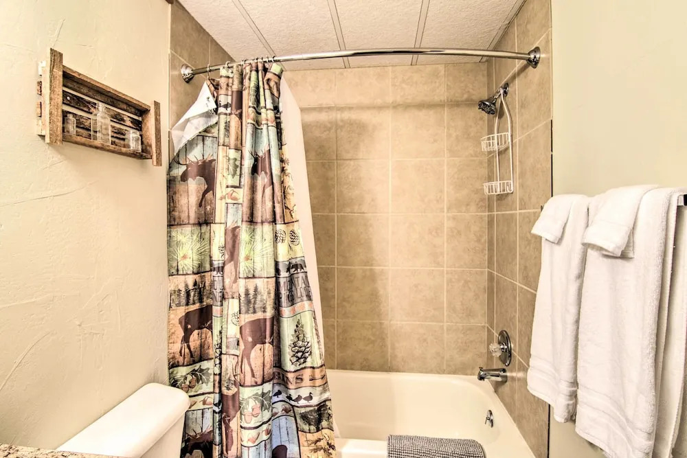 Montana's Emigrant Peaks Getaway: Apt w/ Amenities