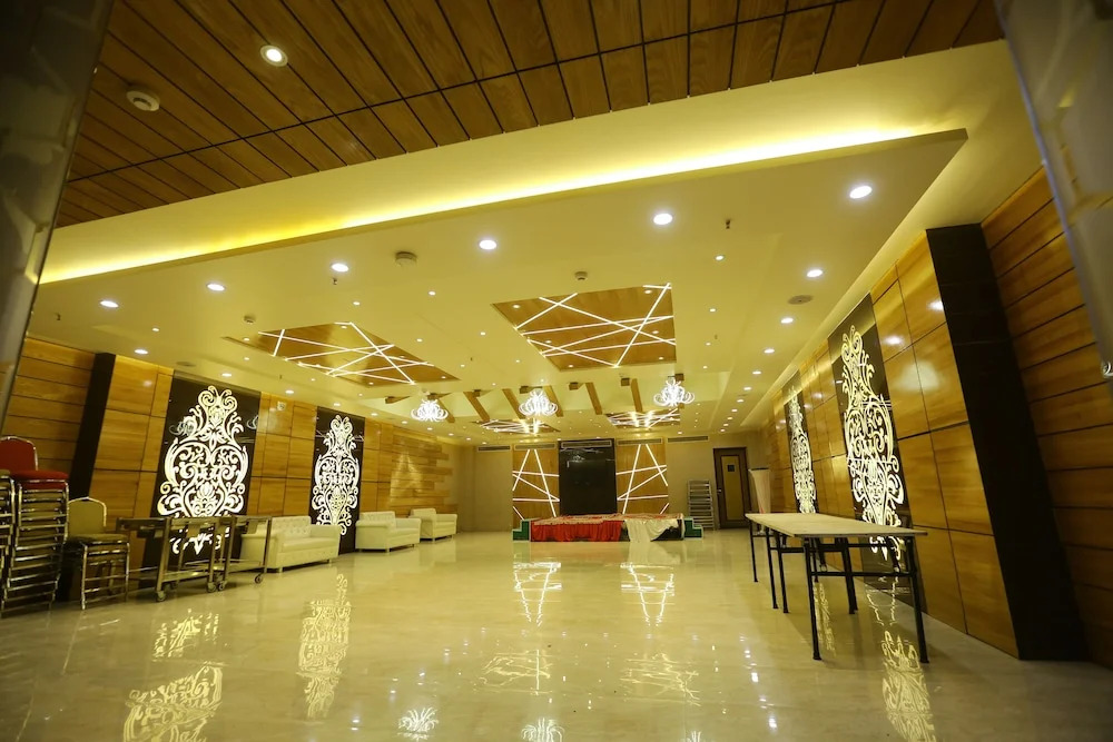 Hotel Gurveer Royal