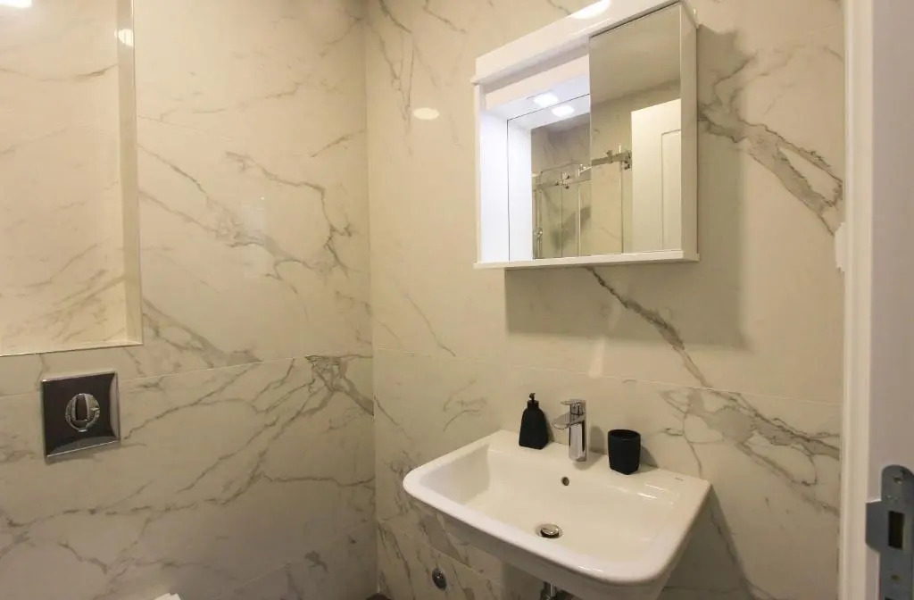 Minimalist stylish 1 BR apartment in Tre Group