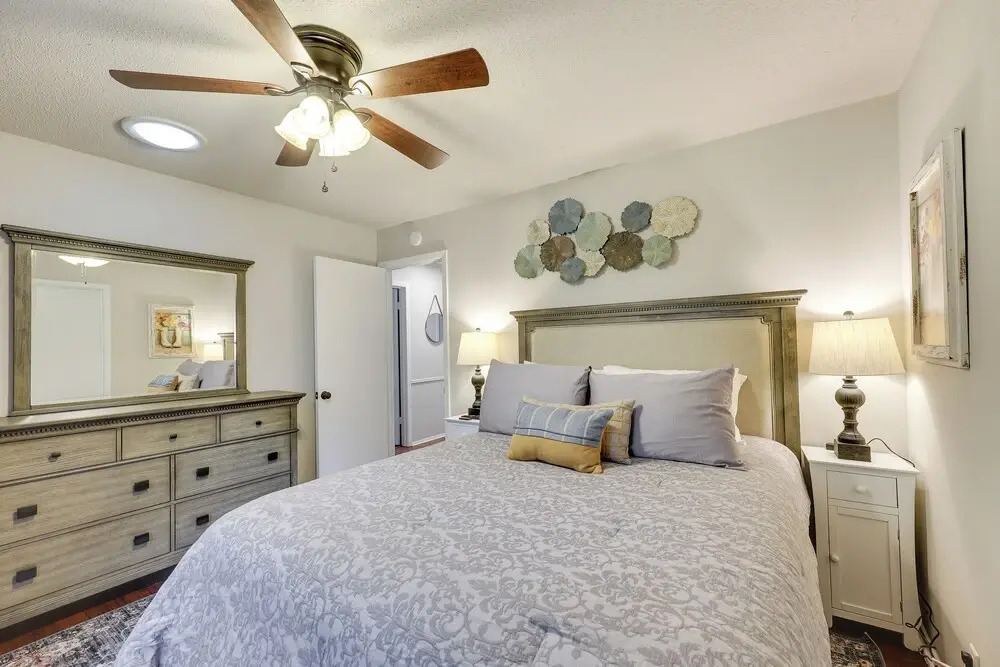 Lakefront Hot Springs Vacation Rental w/ Dock!