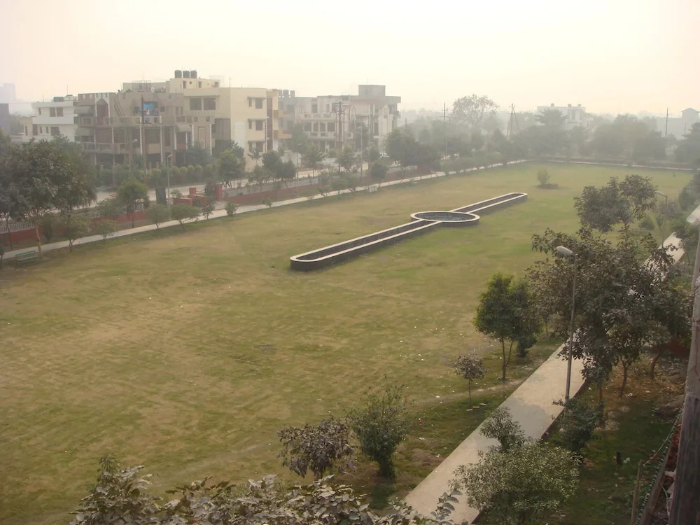 OYO Premium Noida Amity