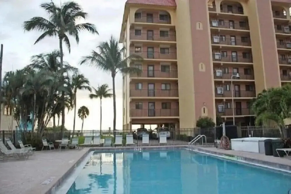 Cane Palm Beach Club 105