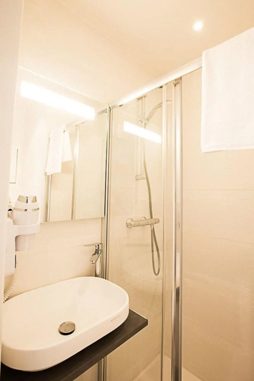 HOTEL AMBASSADEUR