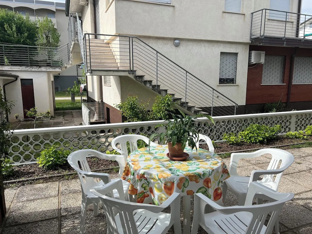 Quiet Apartment With Garden