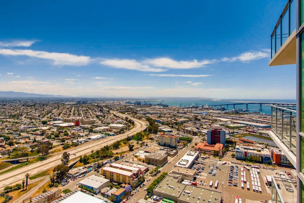 Highrise 2 BR Prime Spectacular Views